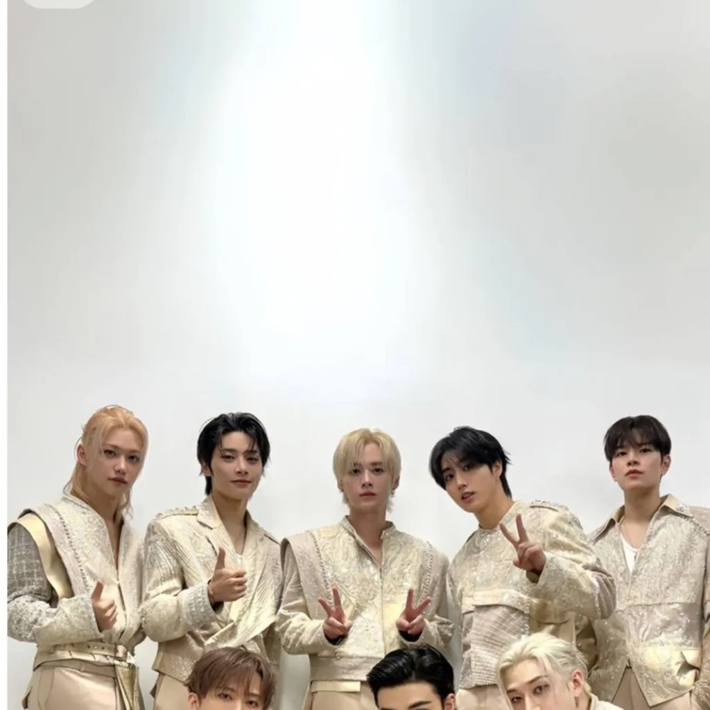 chat with ai character: stray kids 