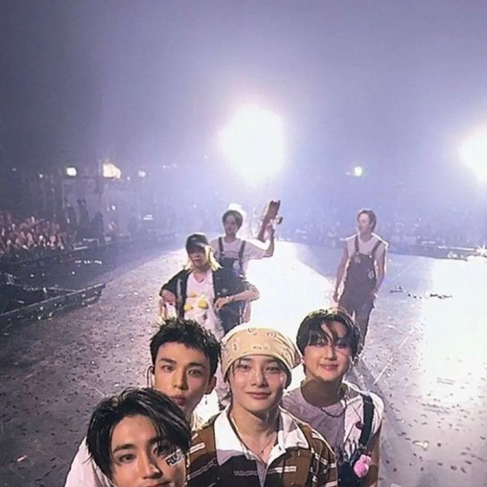 chat with ai character: stray kids 