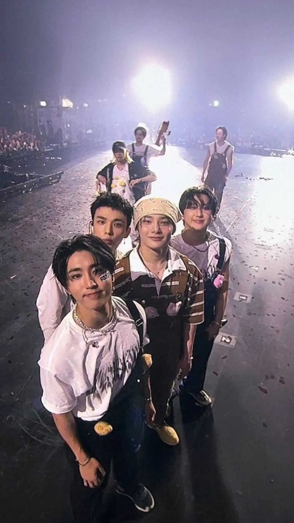 ai character: stray kids  background