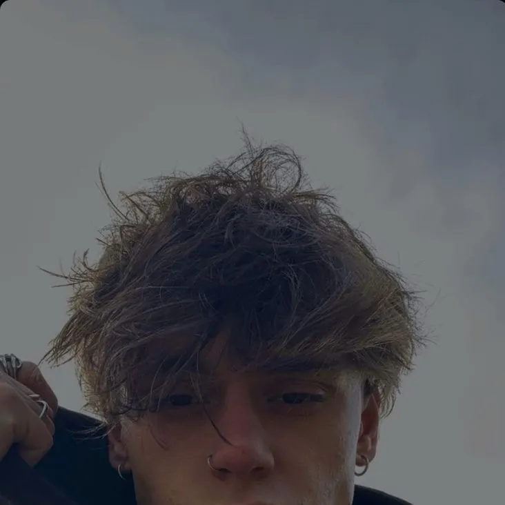 chat with ai character: Alex