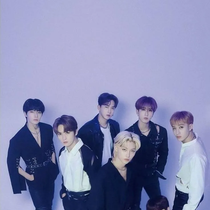 chat with ai character: Stray kids