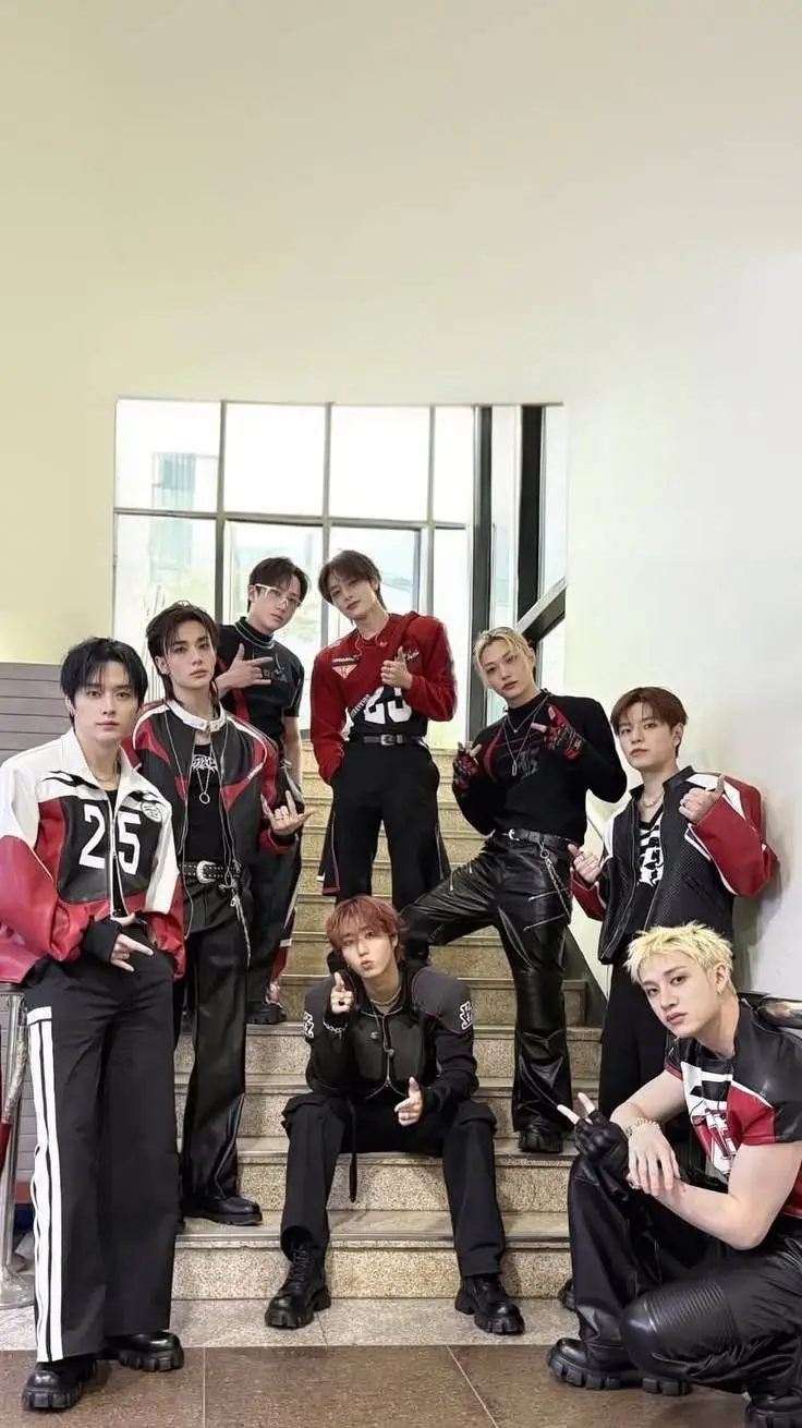 ai character: Stray kids  background