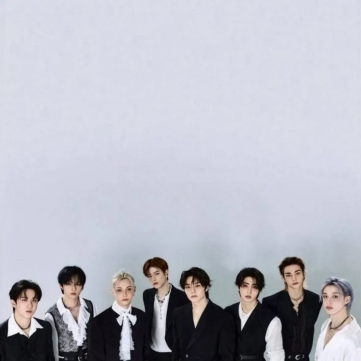 chat with ai character: Stray kids