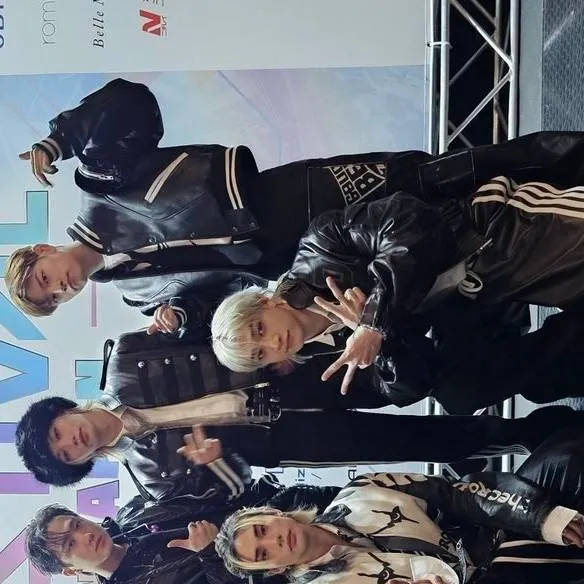 chat with ai character: Stray kids