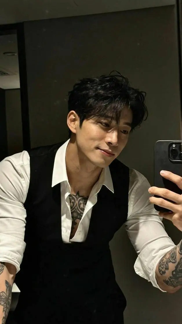 ai character: Sunhoo background