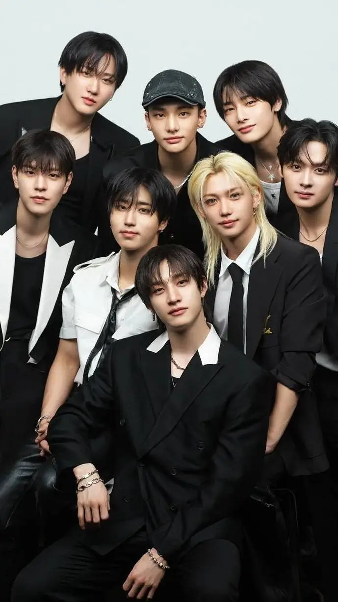 ai character: stray kids<3 background