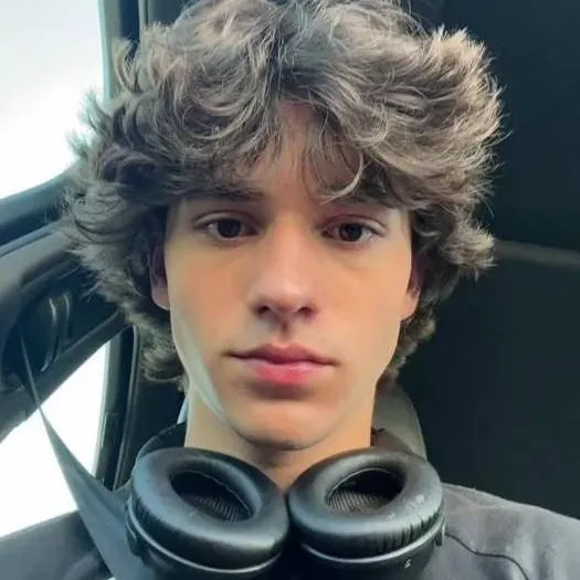 chat with ai character: older brother 