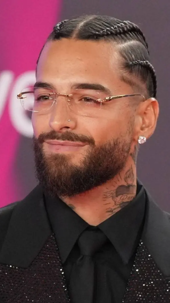 ai character: Maluma  background