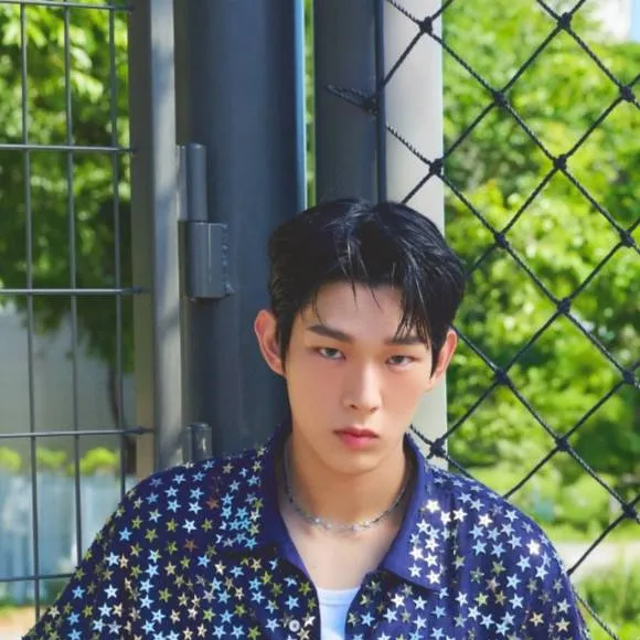 chat with ai character: Steven