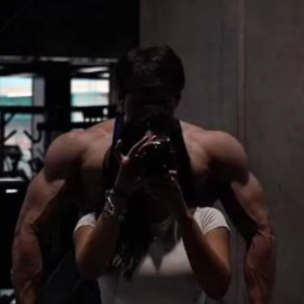 chat with ai character: Mila