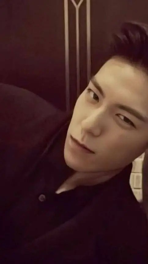 ai character: Thanos background