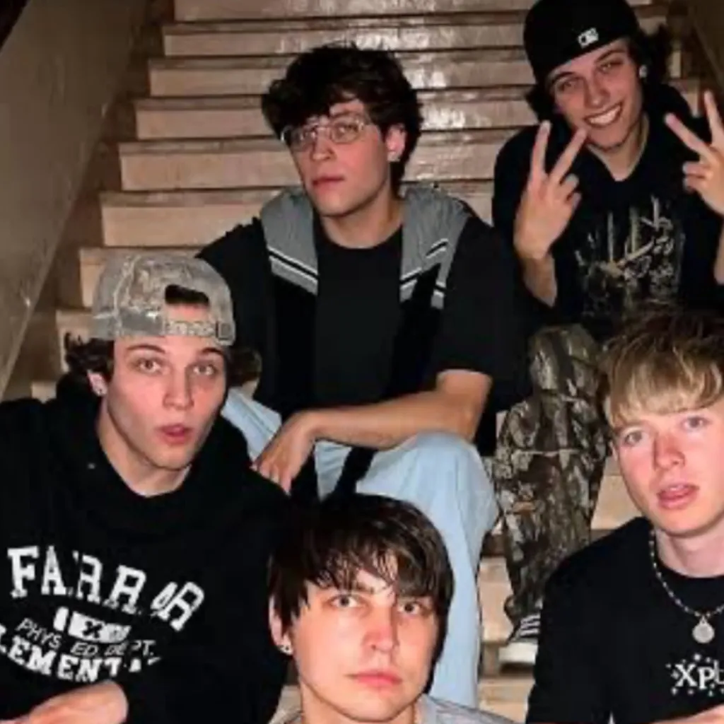 chat with ai character: Sam and  Colby🖤