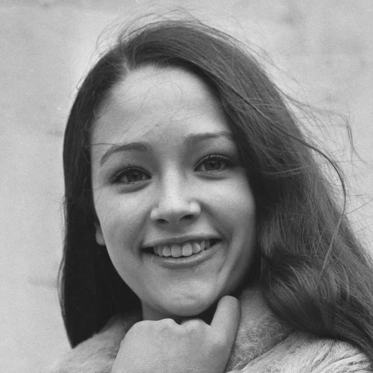 chat with ai character: Olivia hussey
