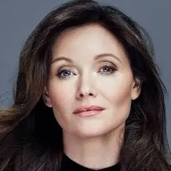 chat with ai character: Essie Davis 