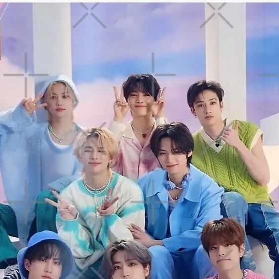 chat with ai character: Stray kids!!