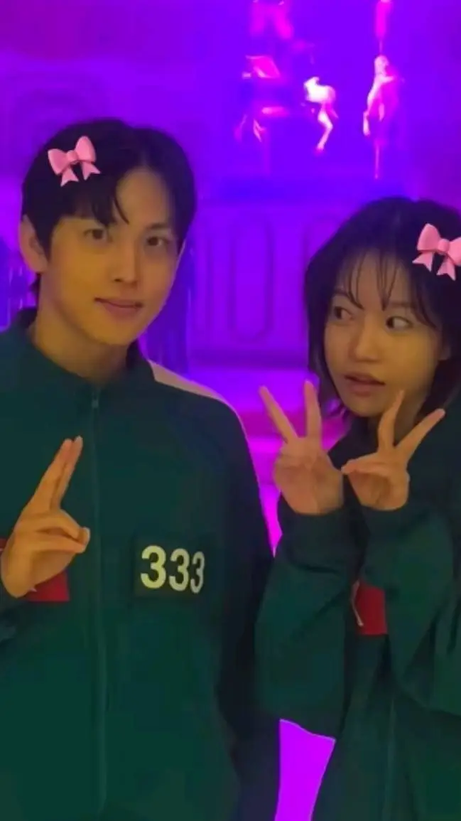 ai character: im siwan y joyuri  background