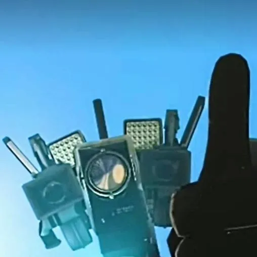 chat with ai character: Titan cameraman