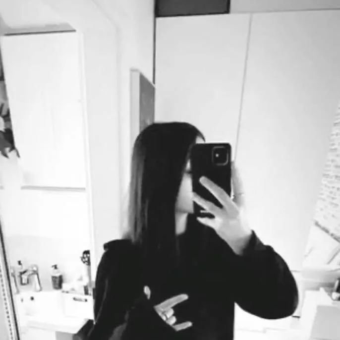 chat with ai character: Luna