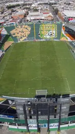 ai character: estadio león background