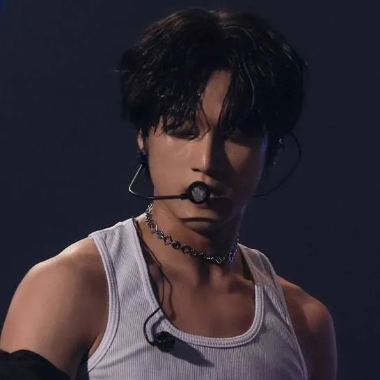 chat with ai character: Wooyoung