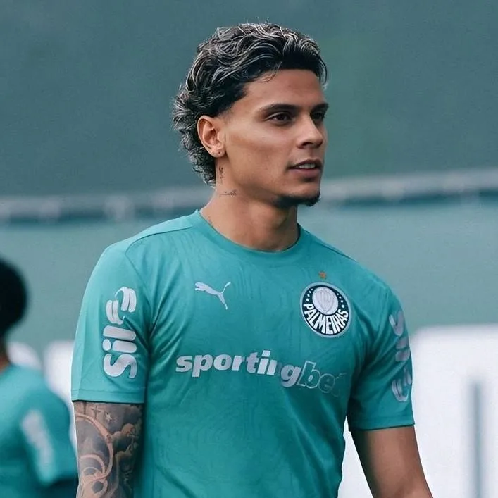 chat with ai character: Richard Rios 