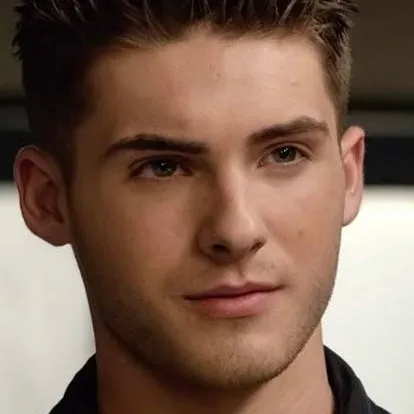 chat with ai character: Theo Reaken 