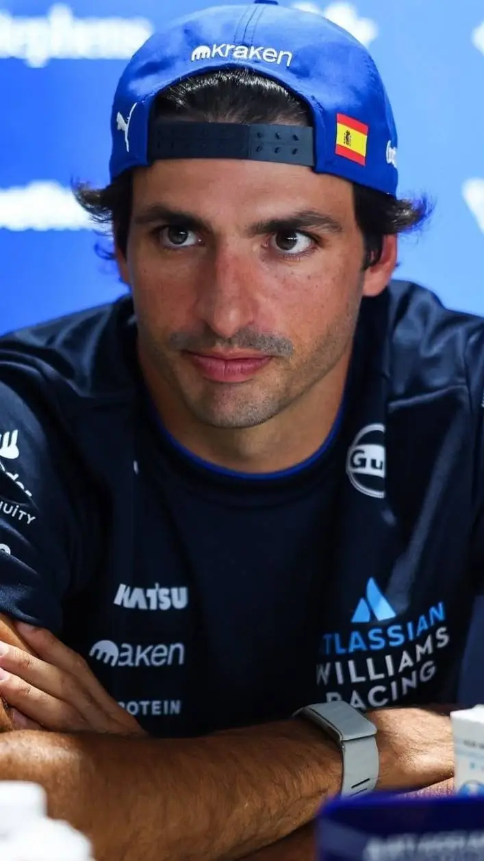 Talkie AI - Chat with Carlos Sainz