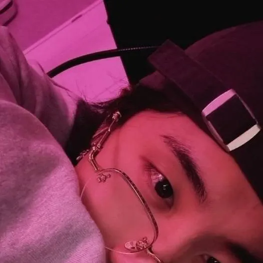 chat with ai character: Han!!🐿️🇰🇷🤍