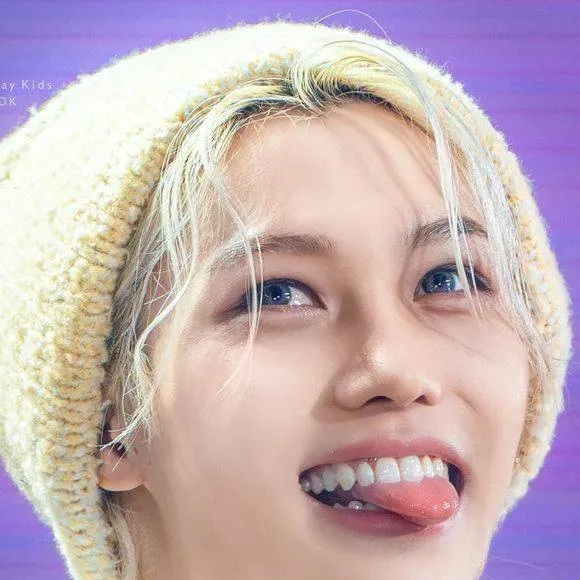 chat with ai character: ♡ 𝑭𝒆𝒍𝒊𝒙 ♡