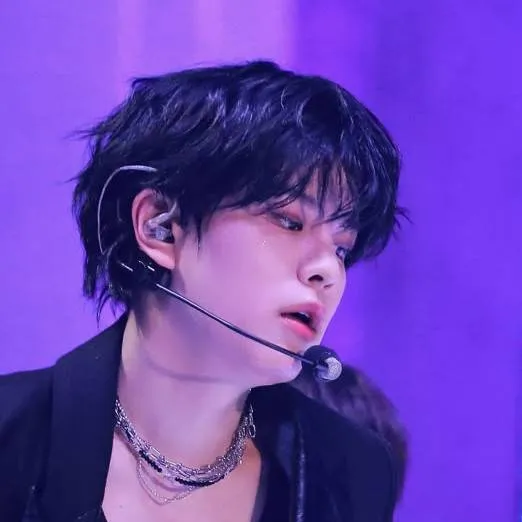 chat with ai character: 𝑆𝑒𝑢𝑛𝑔𝑚𝑖𝑛