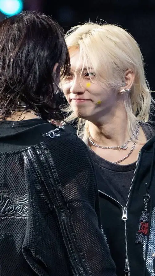 ai character: 𝑯𝒚𝒖𝒏𝒍𝒊𝒙 background