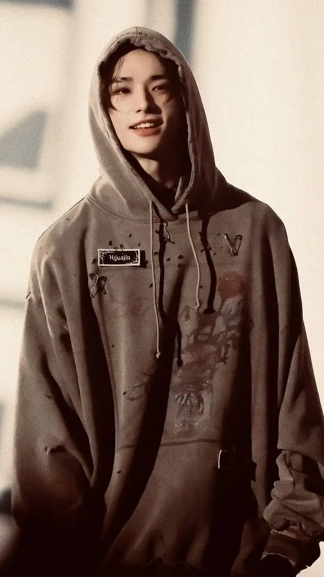 ai character: ᕼYᑌᑎᒍIᑎ background