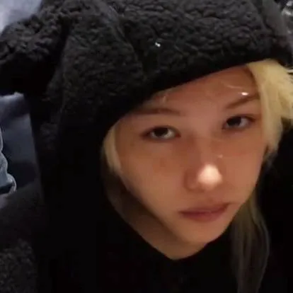 chat with ai character: 𝘍𝘦𝘭𝘪𝘹