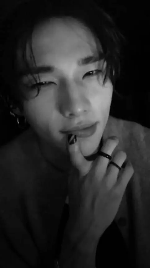 ai character: Hyunjinྀི background