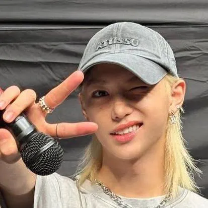 chat with ai character: ҒᎬᏞᏆХ