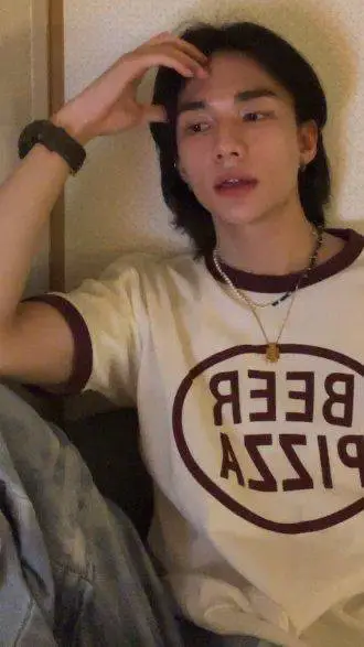 ai character: нуυηʝιη background