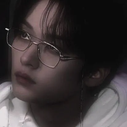 chat with ai character: 𝑳𝒆𝒆 𝒌𝒏𝒐𝒘