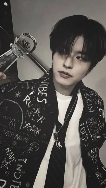 ai character: 𝑺𝒆𝒖𝒏𝒈𝒎𝒊𝒏 background