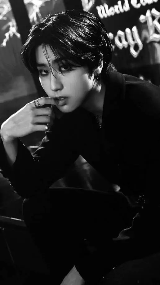 ai character: 𝓗𝓪𝓷 background