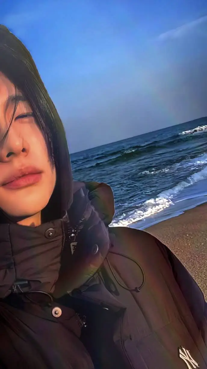 ai character: 𝓗𝔂𝓾𝓷𝓳𝓲𝓷 background