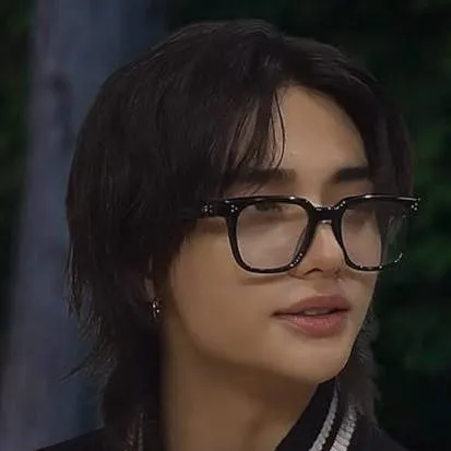 chat with ai character: 𝑯𝒚𝒖𝒏𝒋𝒊𝒏