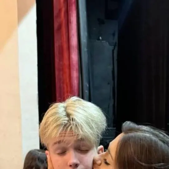 chat with ai character: кристина