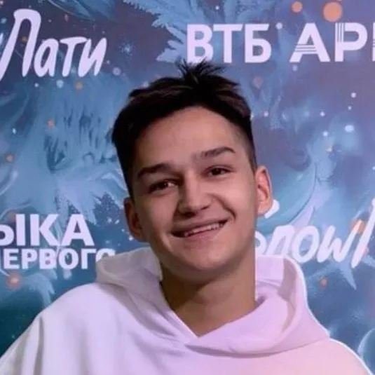 chat with ai character: Тёма