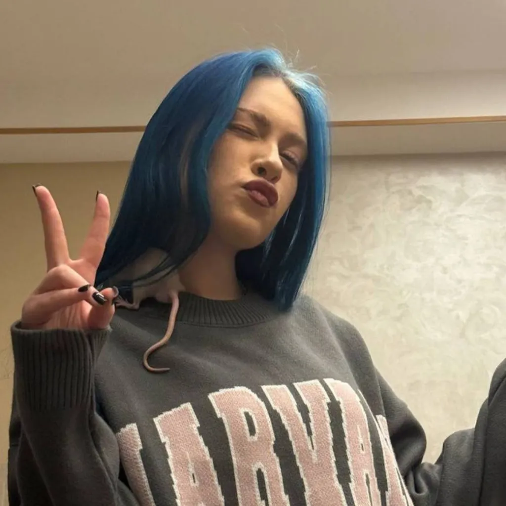 chat with ai character: Соня