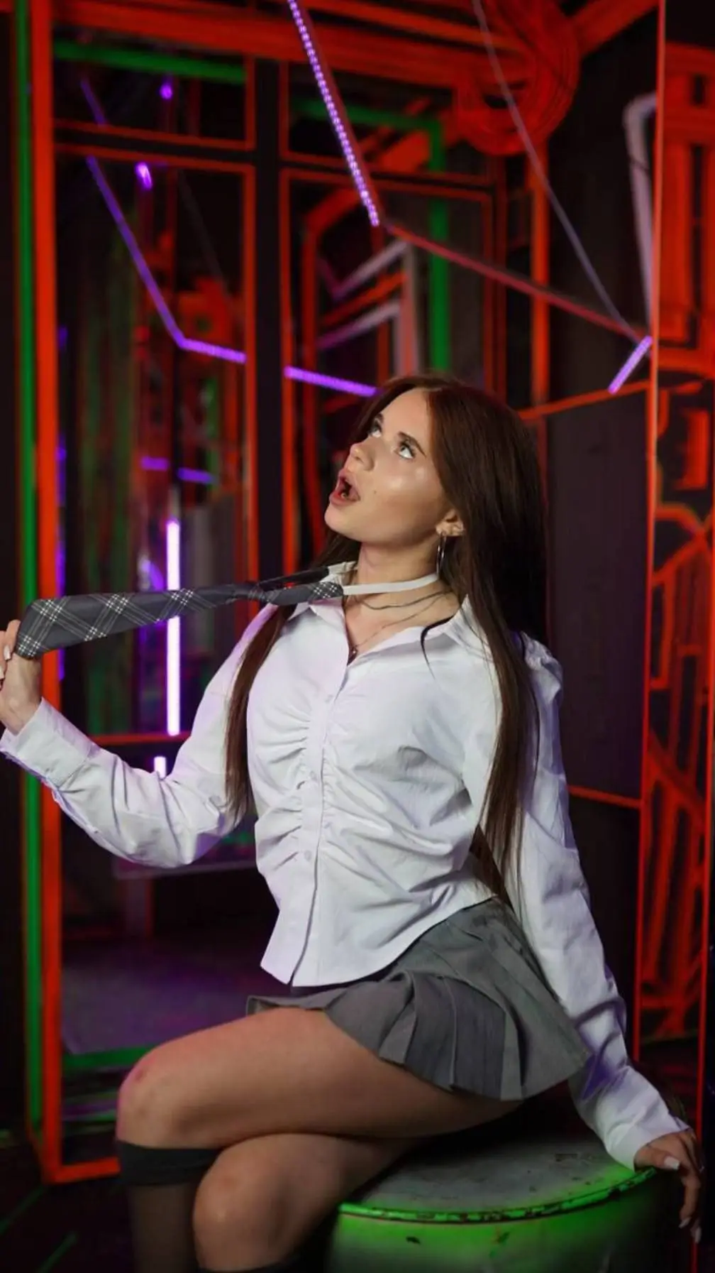 ai character: кира background