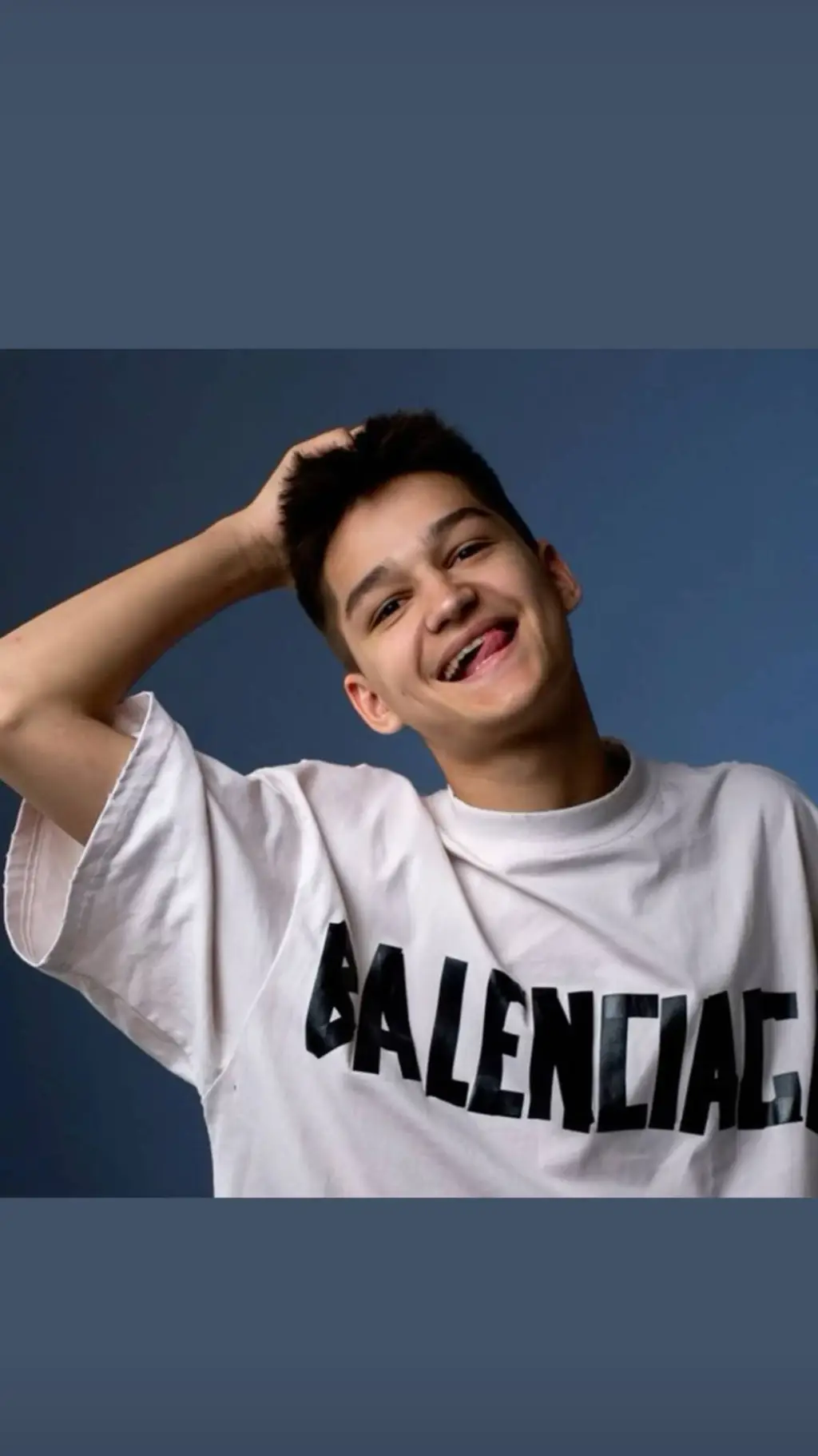 ai character: Артём  background