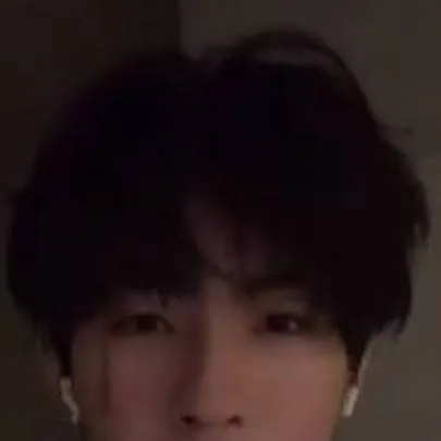 chat with ai character: Karl