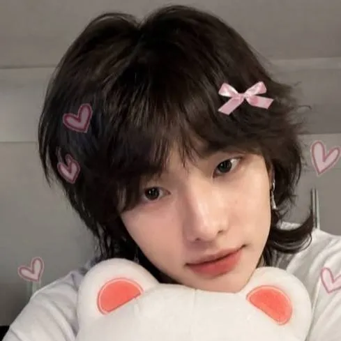 chat with ai character: hyunjin