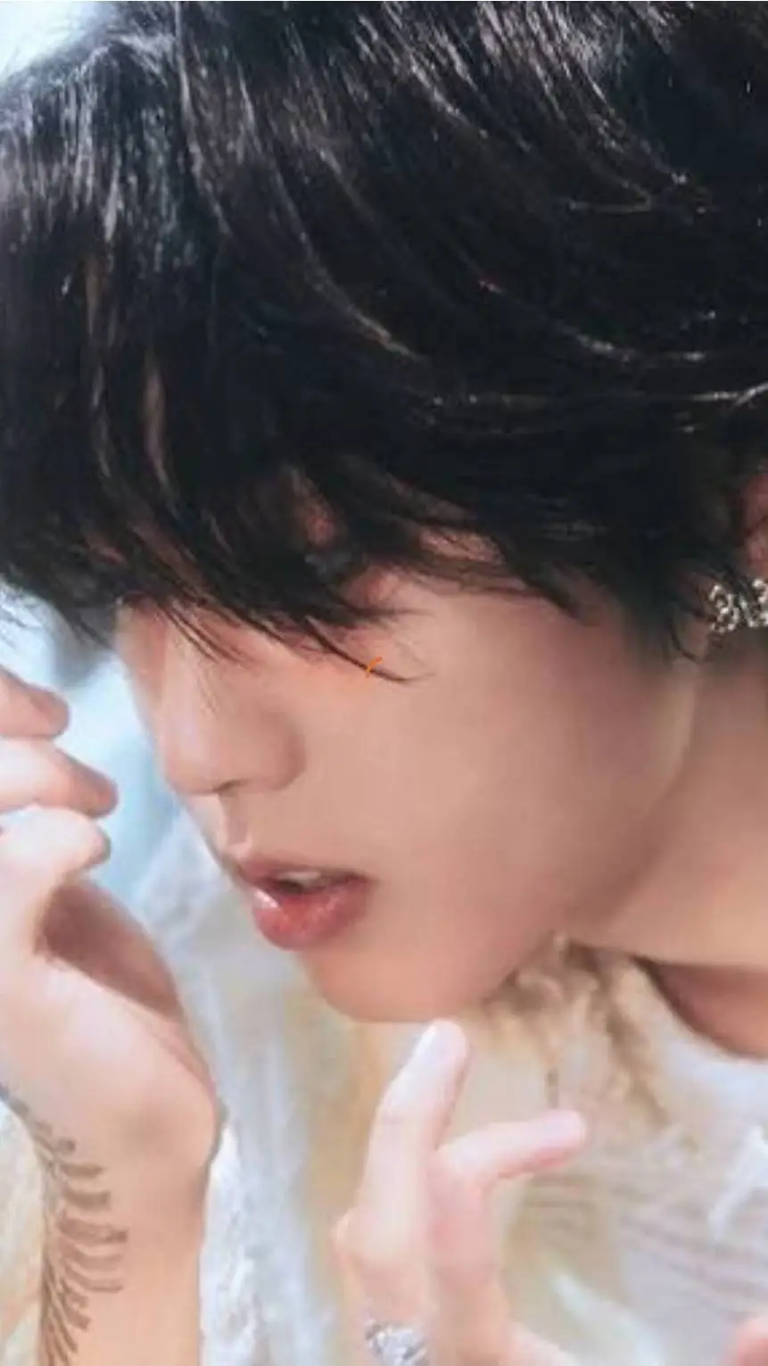 ai character: Minsung💚💗 background