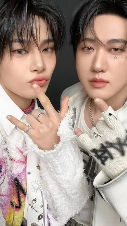 ai character: Changbin x Jeongin background